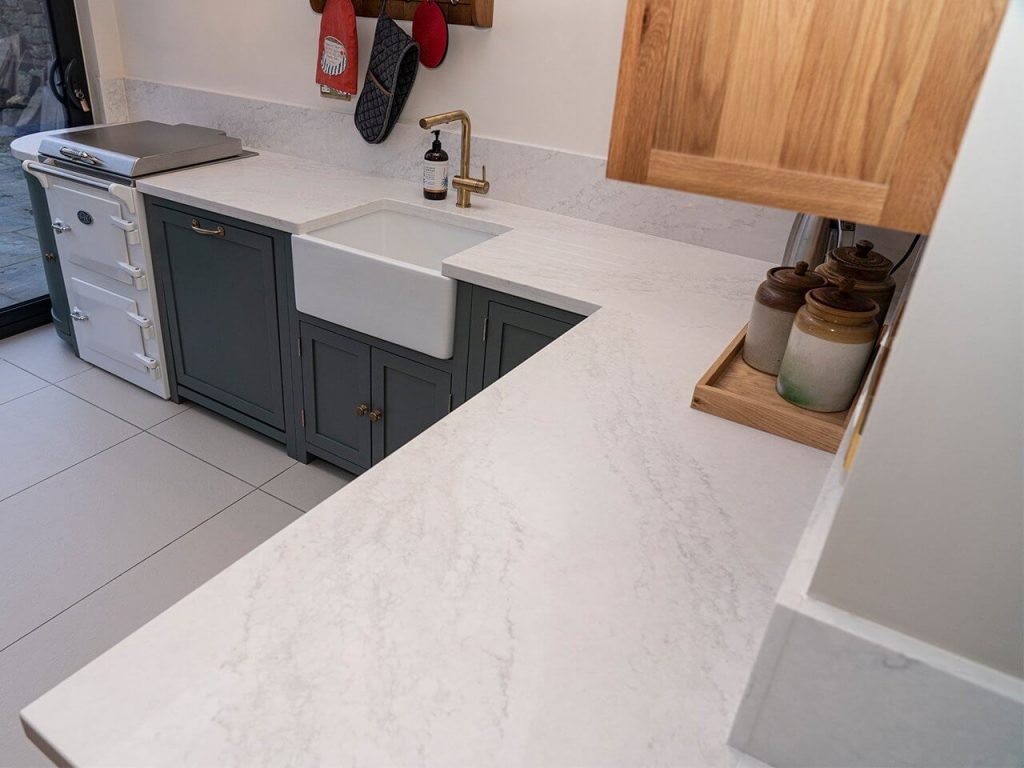 Đá (Marble, Granite, Quartz) – Lựa chọn siêu bền