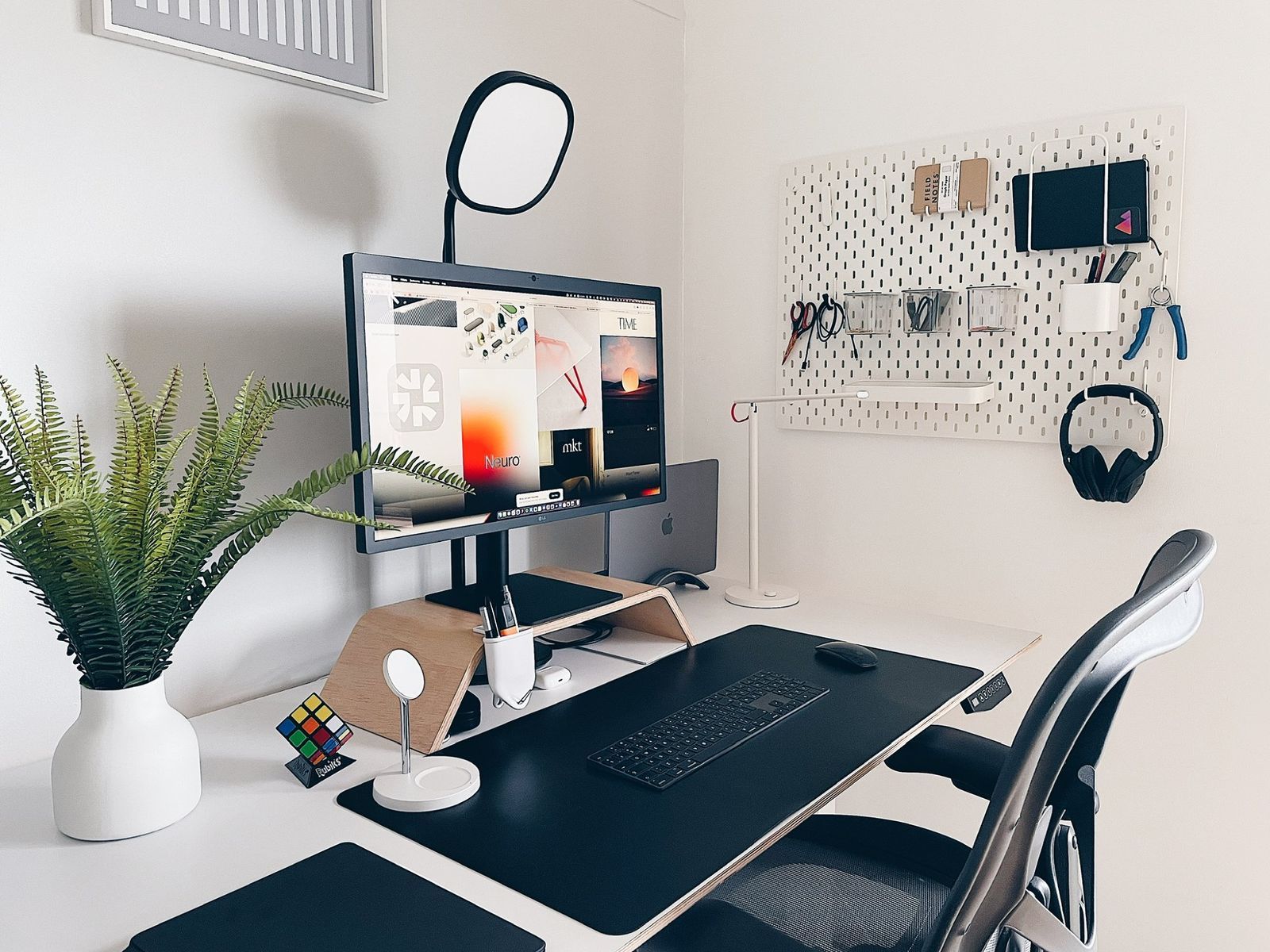 Setup bàn làm việc phong cách đơn giản