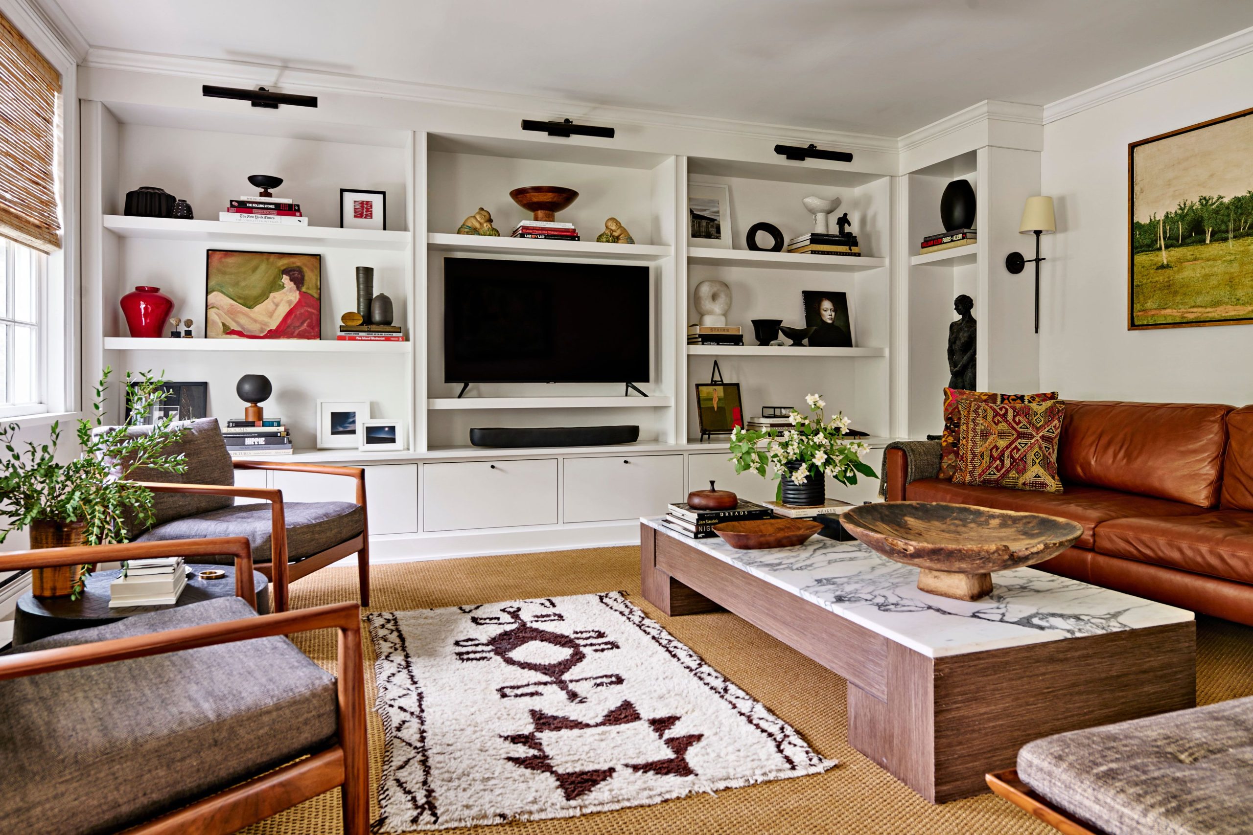 có nên kê bàn ghế sofa sát tường