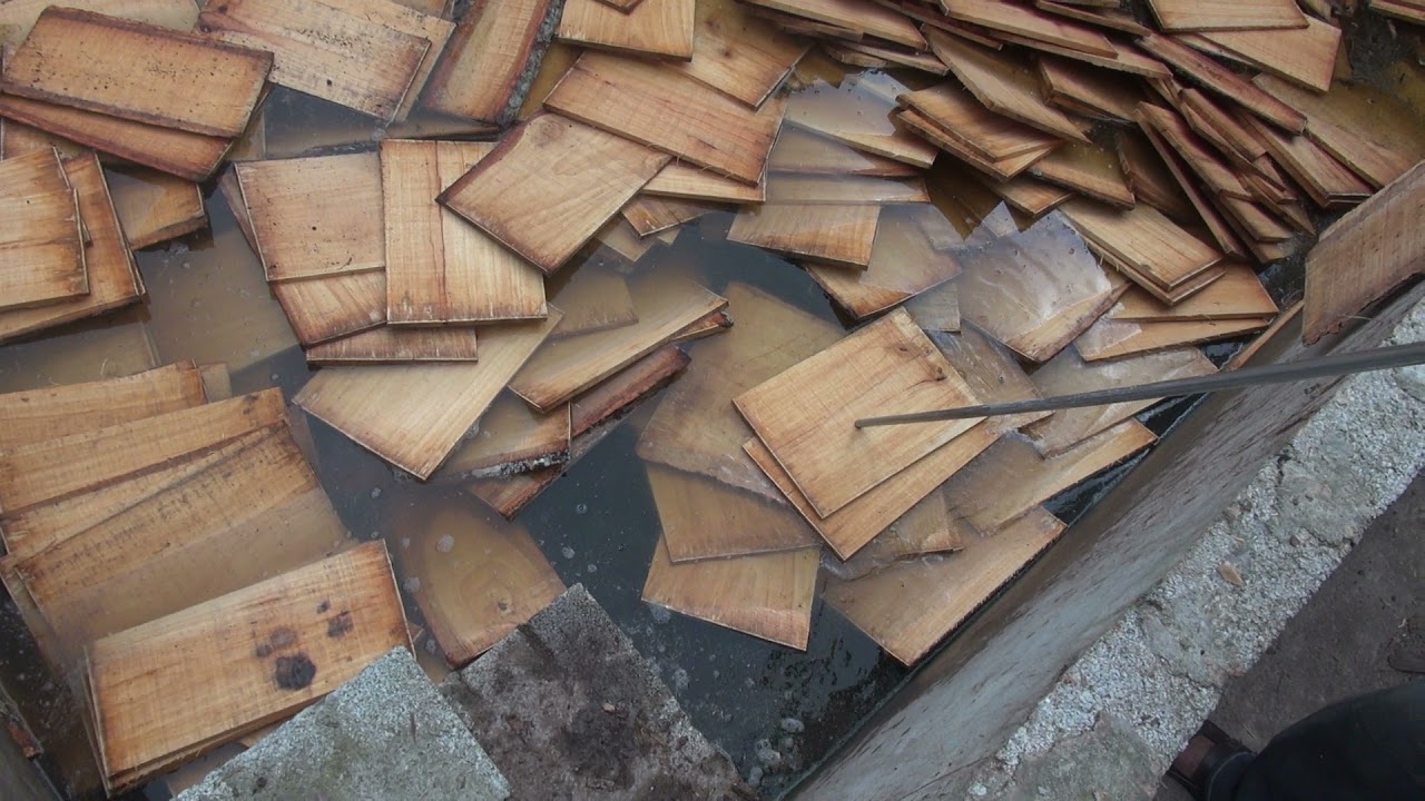 Ngâm gỗ trong nước vôi, nước muối hoặc dung dịch Borax