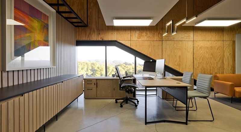 bàn làm việc hướng Nam mệnh Mộc