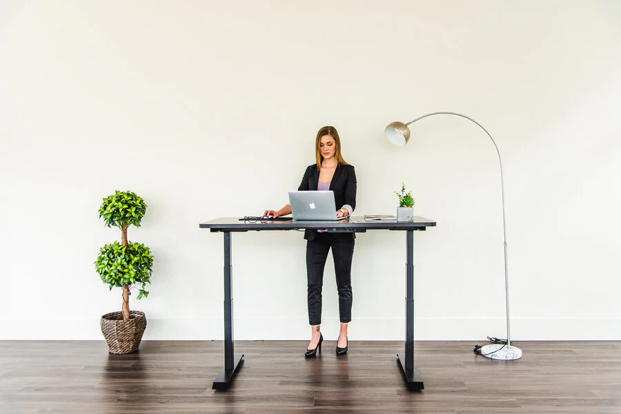 “standing desk pros and cons”